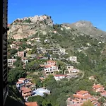לינה וארוחת בוקר Almoezia Charming טאורמינה