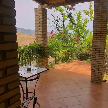Almoezia Charming Bed & Breakfast 4*