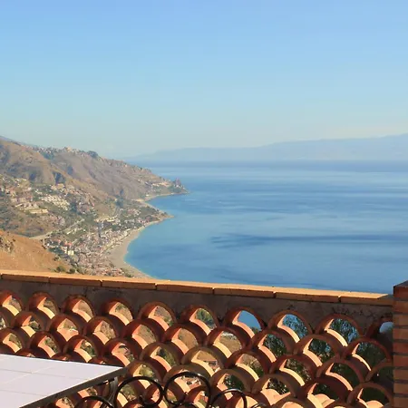 Almoezia Charming Taormina