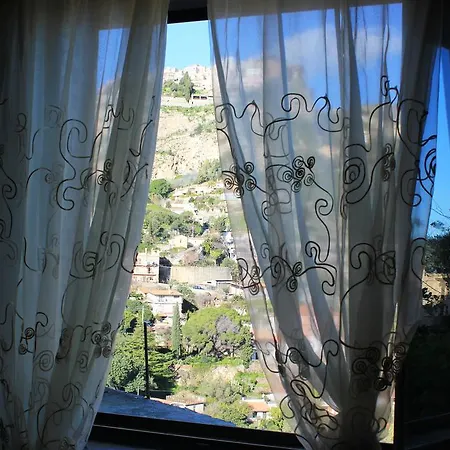 Bed & Breakfast Almoezia Charming Taormina