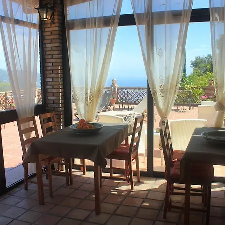 Almoezia Charming * Taormina
