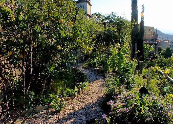 Almoezia Charming Bed & Breakfast