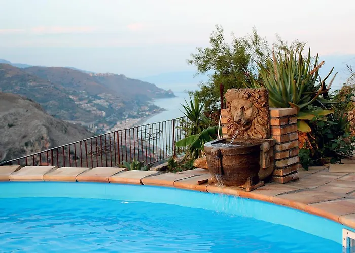 Almoezia Charming 4* Taormina