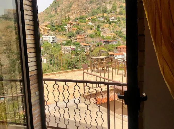 Almoezia Charming 4* Taormina