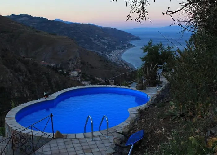 Almoezia Charming Bed & Breakfast 4*