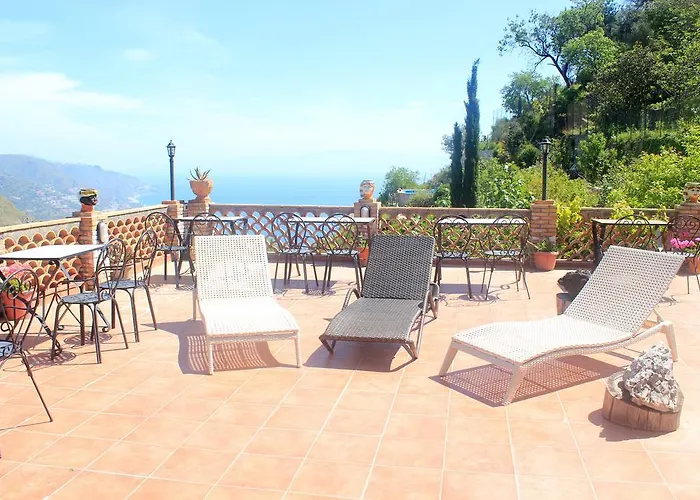 Almoezia Charming 4* Taormina