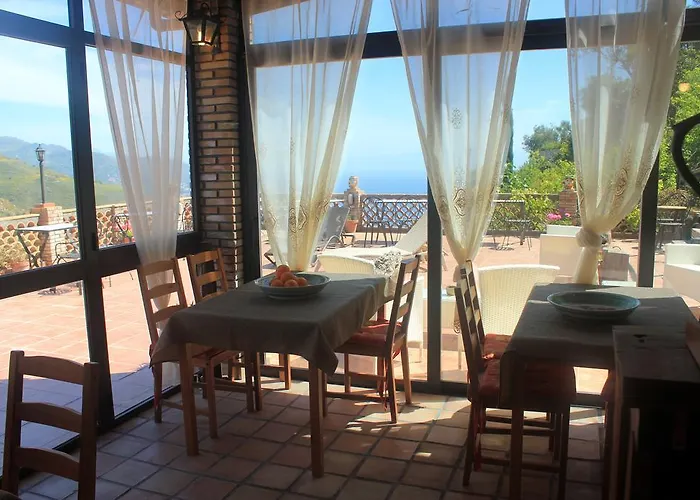Almoezia Charming 4* Taormina